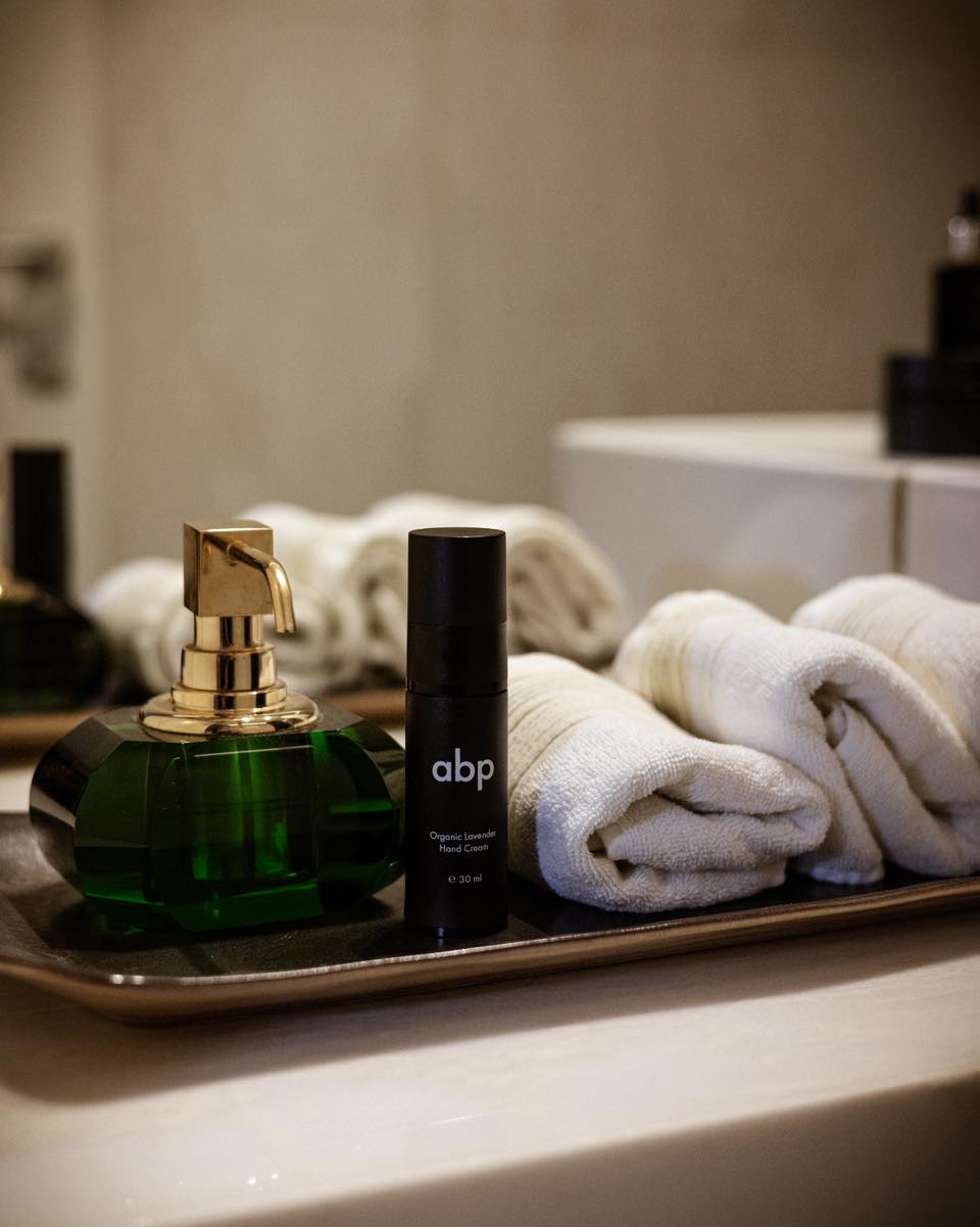 Odmorite danas, posvetite se sebi i ne zaboravite da koža pamti. ✨
Neka upamti najbolju negu od organske lavande sa polja Srbije. 💜