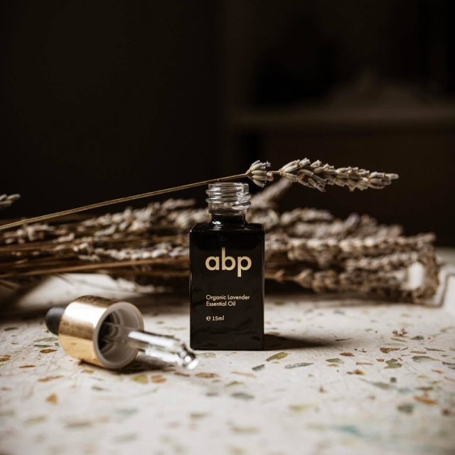 Spremite se za novu radnu nedelju tako što ćete iskoristiti ovo veče da se posvetite sebi. 🌙
Mi vam preporučujemo toplu kupku u koju ćete dodati nekoliko kapi našeg esencijalnog ulja. ✨
Osetićete spokoj i relaksiranost, a samo tako želimo da završimo ovu kišnu nedelju.☁️