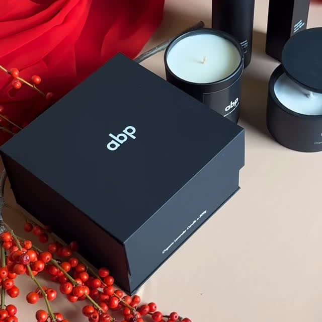 Kod nas je već počela novogodišnja atmosfera. ⭐️
ABP savet dana - izbegnite praznični stres tako što ćete na vreme početi sa planiranjem poklona za sve one koje volite. 🎁
Mi ćemo vam u tome pomoći jer su naši pojedinačni i set proizvodi idealni za žene, ali i za muškarce.
Poručite već danas ❤️