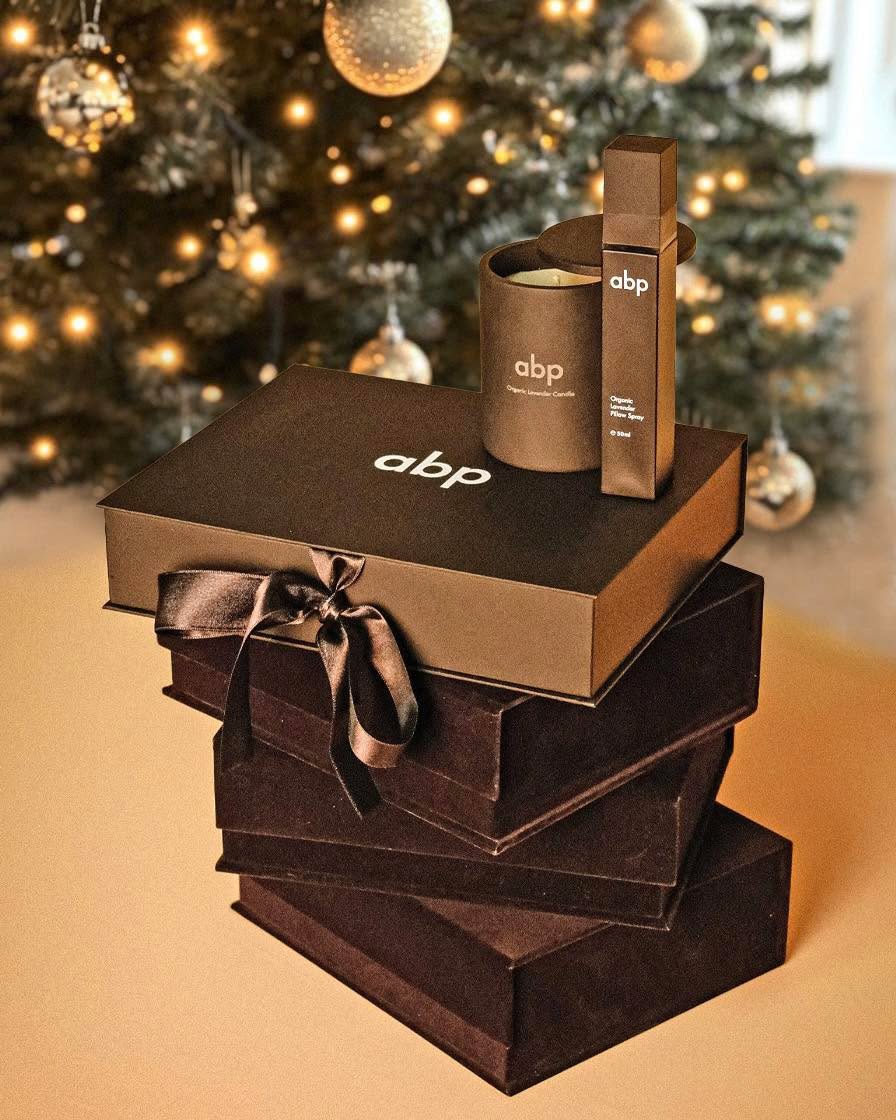 Nova godina je tako blizu.. ⭐️
Naši paketi su idealni za poklon voljenim osobama. 
Ovih dana porudžbine samo stižu i zato ovako izgleda jedna sasvim posebna jelka. ❤️