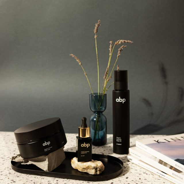 Postoji idealna nedelja veče - vi i vaše vreme koje želite da posvetite sebi. 🌙
Kada smo kreirali proizvode pazili smo da oni duboko neguju kožu, ali i da se uklope u one male, ali važne rituale koje svaka žena ima.
Hajde zajedno da se namackamo i tako dočekamo novu radnu nedelju. 🫧
I da ne zaboravimo - uskoro će Dan zaljubljenih. ❤️
Poručite na vreme jedinstveni poklon, neki od naših @abotanicalphilosophy proizvoda od organske lavande sa polja Srbije.