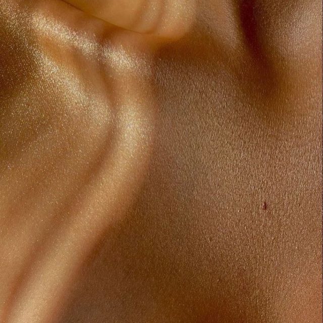 Zažmuri i oseti koliko se dobro osećaš u svojoj koži. 🤍