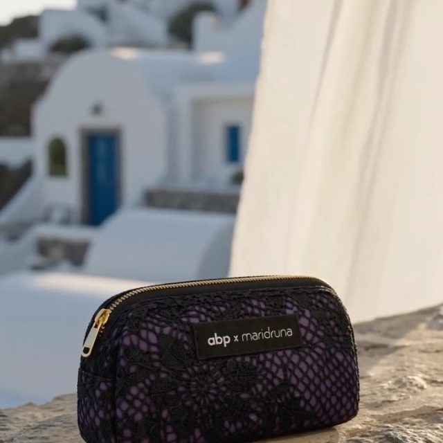 ABP x @maridruna

Limited edition serija nesesera inspirisana letom, morem i suncem na ostrvu Tinos. 🌊☀️

U svakom neseseru nalaze se pažljivo odabrani proizvodi za negu, kreirani da ponesu duh Egeja gde god da krenete.

Dostupno ekskluzivno na ostrvu Tinos.

#ABPxMaridruna #LimitedEdition #Tinos

——

ABP x @maridruna

A limited-edition beauty pouch collection inspired by summer, the sea, and the sun of the island of Tinos. 🌊☀️

Each pouch contains a carefully curated selection of skincare essentials, created to bring the spirit of the Aegean wherever you go.

Available exclusively on the island of Tinos.

#ABPxMaridruna #LimitedEdition